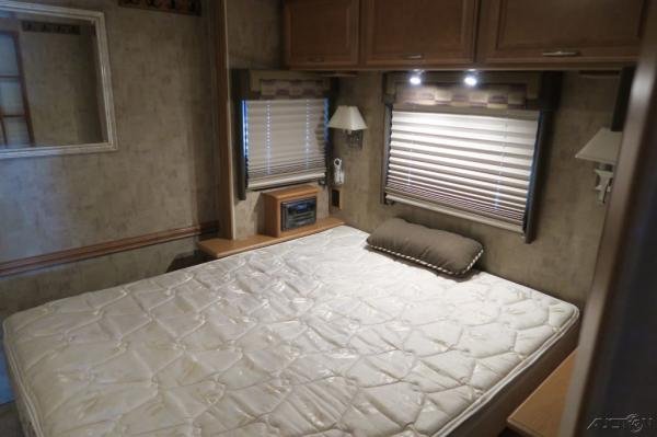 2007 Winnebago Adventurer 38J Workhorse Chassis