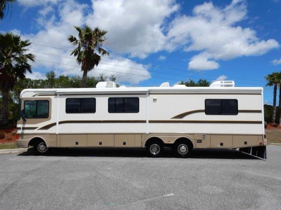 1997 Fleetwood Bounder 36S Class A Low Miles