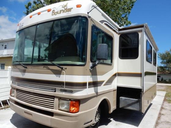 1997 Fleetwood Bounder 36S Class A Low Miles