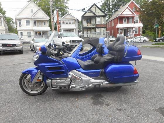 2005 Honda GL1800  Gold Wing W/ABS 30 YEAR ANNIVERSARY & Sidecar