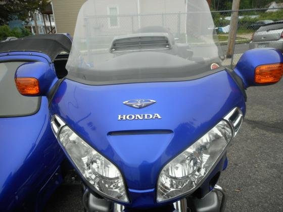 2005 Honda GL1800  Gold Wing W/ABS 30 YEAR ANNIVERSARY & Sidecar