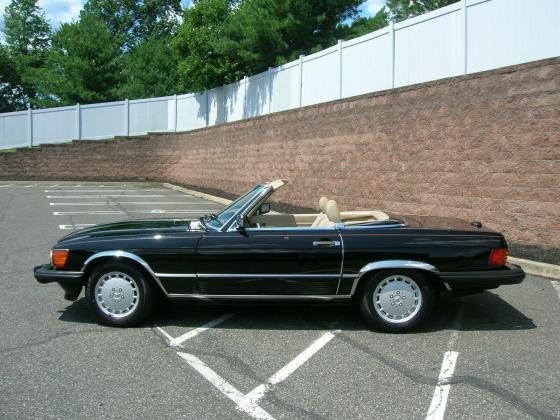 1989 Mercedes-Benz SL-Class 560SL Convertible R107 Series Black