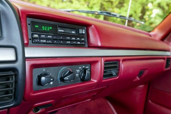 1995 Ford F-150 XLT 5.0L V8 4X4 Pickup Truck