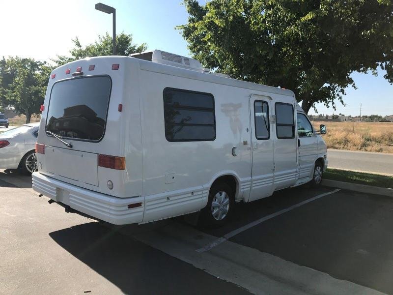 Motorhomes - 1999 Winnebago Rialta 22QD ONLY 28K Miles Class B RV