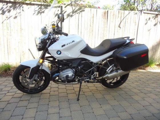 2014 BMW R1200R Dark White