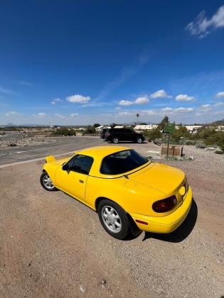 1992 Mazda MX-5 Miata Base Sunburst 1.6L