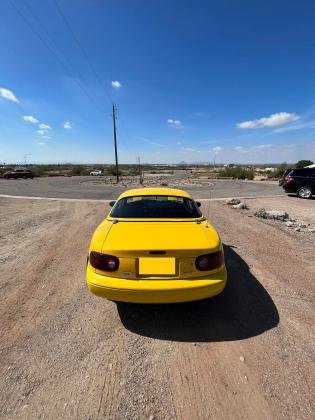 1992 Mazda MX-5 Miata Base Sunburst 1.6L