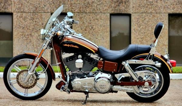 2008 Harley-Davidson Dyna Superglide 105th Anniversary - Extra Clean