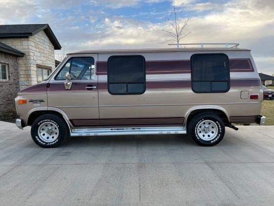 1985 Chevrolet G20 Van Camper Conversion 6.2 Liter V8 Diesel