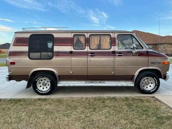 1985 Chevrolet G20 Van Camper Conversion 6.2 Liter V8 Diesel