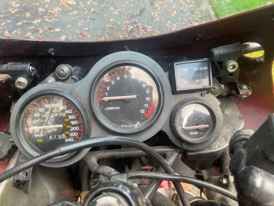 1985 Yamaha RZ500 Sport Bike Red