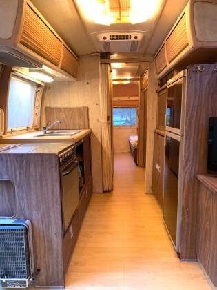 1976 Airstream Landyacht Sovereign 31’ Camper