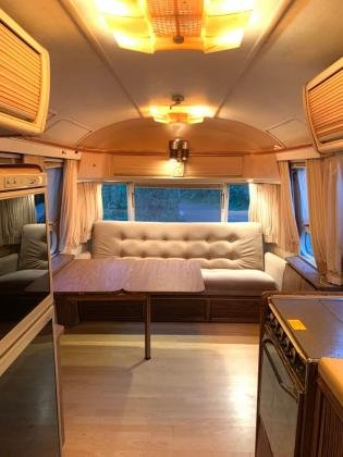 1976 Airstream Landyacht Sovereign 31’ Camper