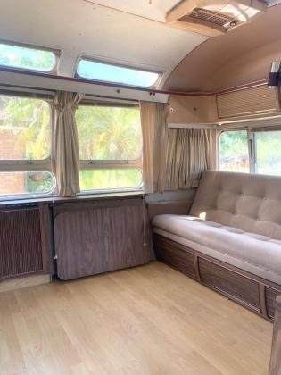 1976 Airstream Landyacht Sovereign 31’ Camper