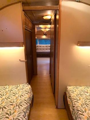 1976 Airstream Landyacht Sovereign 31’ Camper