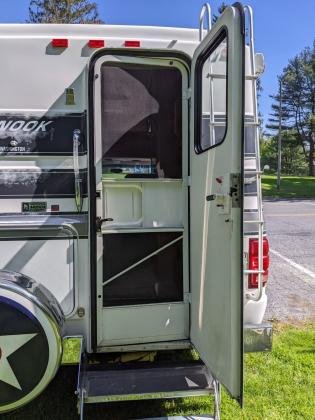 2001 Chinook Concourse Class B 21ft Motorhome