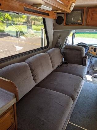 2001 Chinook Concourse Class B 21ft Motorhome