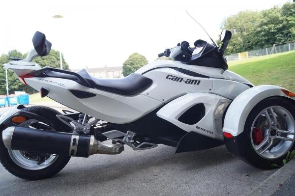 2011 Can-Am Spyder RS Roadster Like New!