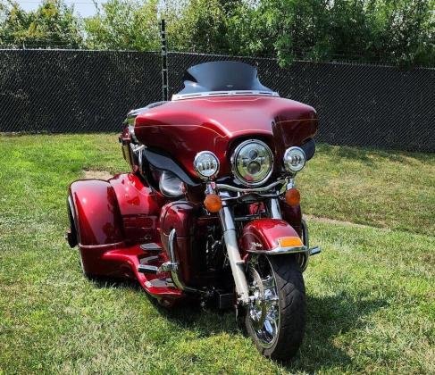 2009 Harley-Davidson Daytona Trike Ultra Classic FLHTCU with a 2021 Interstate Trailer