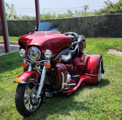 2009 Harley-Davidson Daytona Trike Ultra Classic FLHTCU with a 2021 Interstate Trailer