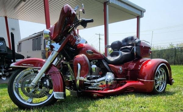 2009 Harley-Davidson Daytona Trike Ultra Classic FLHTCU with a 2021 Interstate Trailer