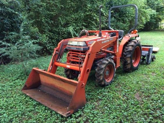 1994 Kubota L2350DT 4WD Tractor LB400 Bucket